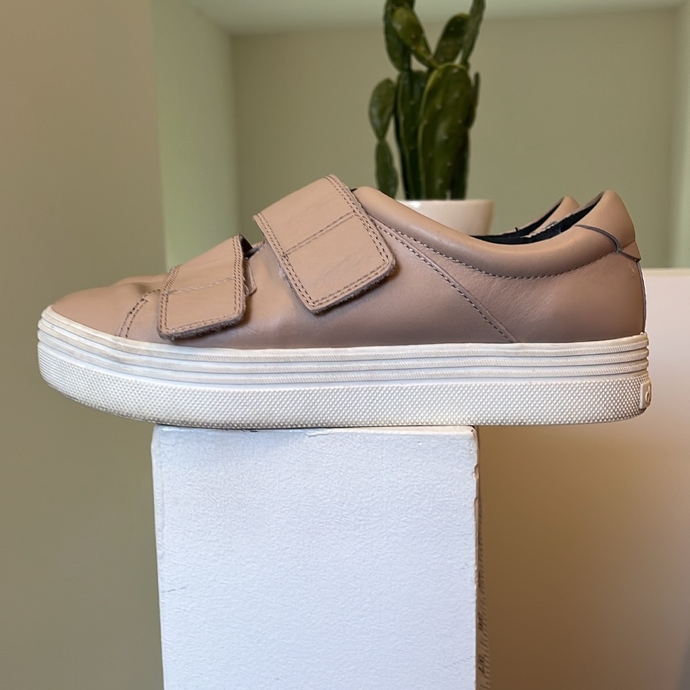 Dolce Vita Tina Sneaker - Picture 9 of 10